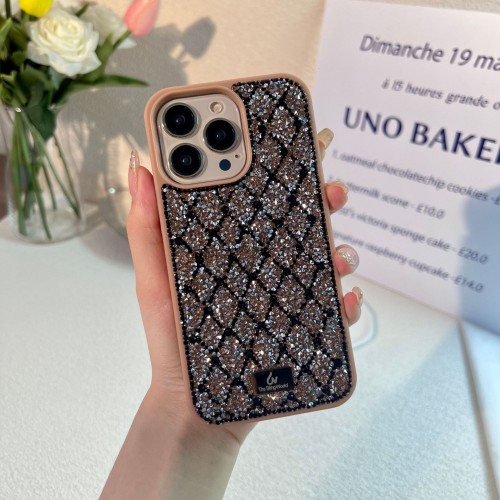 Apple Iphone 11 Uyumlu Parlak Pırlanta Taşlı Baklava Desen Sawaroski Logolu Lux Kılıf Kapak