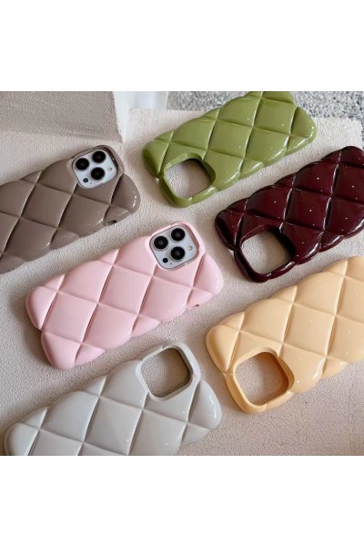 Apple iphone 15  Baklava Tasarımlı Kabarmalı Parlak Silikon Telefon kılıfı